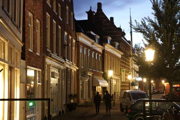 Die Voorstraat - Bummelmeile in Harlingen, Friesland Die Voorstraat - Bummelmeile in Harlingen, Friesland