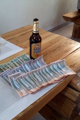 soviel Tögrög kostet ein Bier, also fast nichts soviel Tögrög kostet ein Bier, also fast nichts