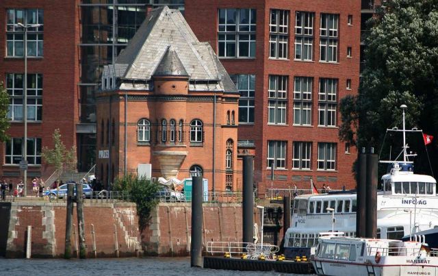Hafenpolizeiwache No. Kehrwiederspitze - Freie und Hansestadt Hamburg Hafenpolizeiwache No. Kehrwiederspitze - Freie und Hansestadt Hamburg