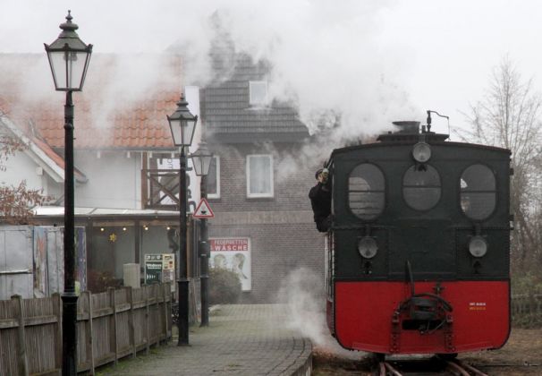 Umsetzen der Kastenlok Plettenberg am End-Bahnhof Asendorf - Nikolausfahrt am ersten Advent Umsetzen der Kastenlok Plettenberg am End-Bahnhof Asendorf - Nikolausfahrt am ersten Advent
