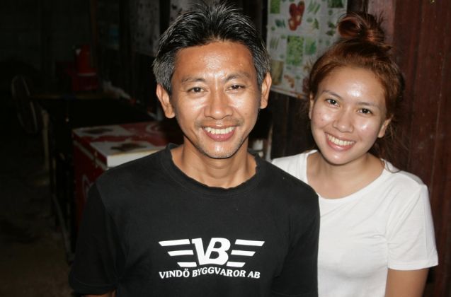 Marina Beach Bar, Inhaber mit Tochter - Long Beach, Ko Lanta Marina Beach Bar, Inhaber mit Tochter - Long Beach, Ko Lanta