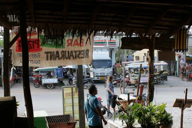 Streetlife im Village an der Phra Ae Road - Ko Lanta Streetlife im Village an der Phra Ae Road - Ko Lanta