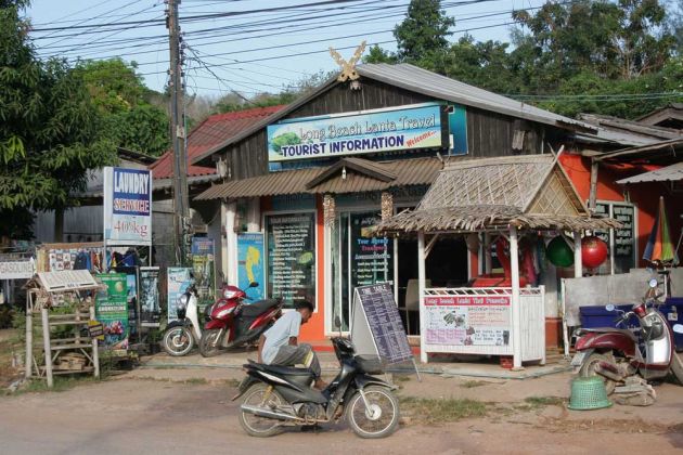 Streetlife im Village an der Phra Ae Road - Ko Lanta Streetlife im Village an der Phra Ae Road - Ko Lanta