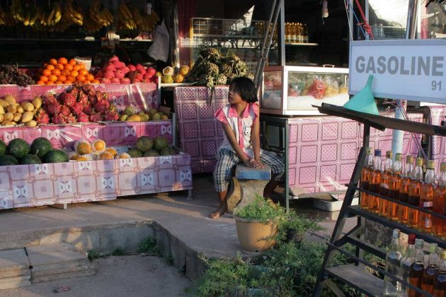 Streetlife im Village an der Phra Ae Road - Ko Lanta Streetlife im Village an der Phra Ae Road - Ko Lanta