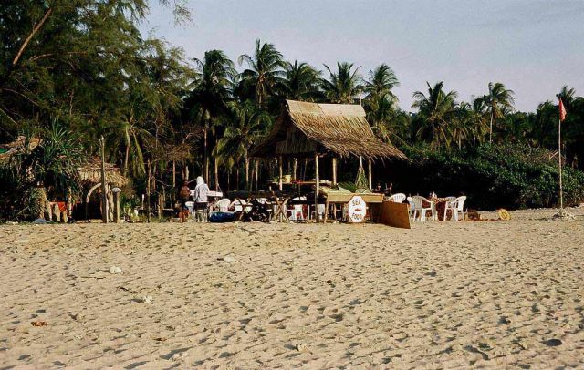 Beach Bar mit Barbeque am Klong Khong Beach Beach Bar mit Barbeque am Klong Khong Beach