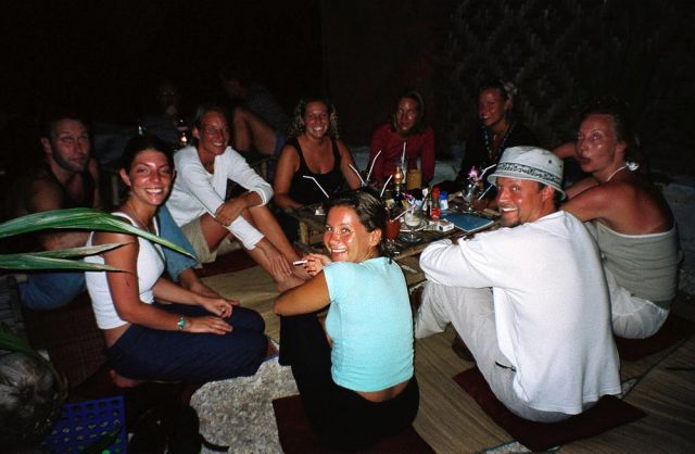 Emerald Bungalows am Klong Khong Beach. die abendliche Strandparty Emerald Bungalows am Klong Khong Beach. die abendliche Strandparty