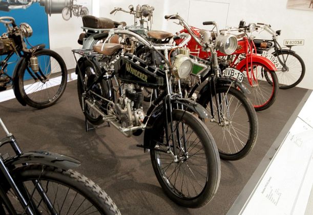 Motorradmuseum Schloss Augustusburg - eine kleine Parade historischer Wanderer Leichtmotorräder Motorradmuseum Schloss Augustusburg - eine kleine Parade historischer Wanderer Leichtmotorräder