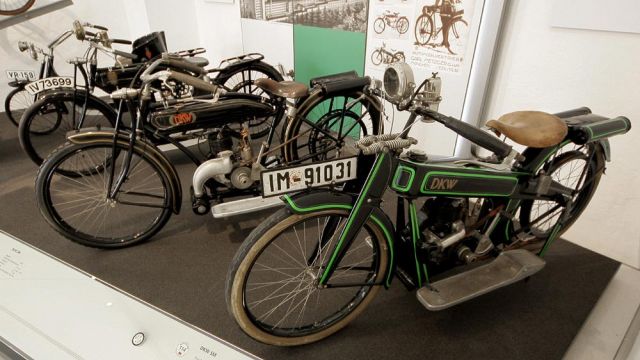 DKW-Motorrad der Baureihe ZM, Baujahr 1924 + DKW SM Leichtmotorrad - Motorradmuseum Schloss Augustusburg DKW-Motorrad der Baureihe ZM, Baujahr 1924 + DKW SM Leichtmotorrad - Motorradmuseum Schloss Augustusburg