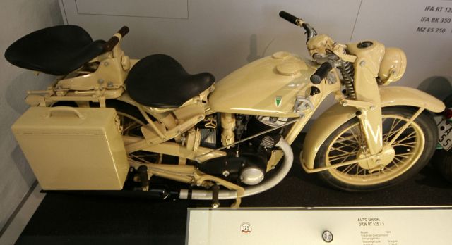 Ein DKW-Motorrad RT 125 der deutschen Wehrmacht, Baujahr 1944 - Motorradmuseum Schloss Augustusburg Ein DKW-Motorrad RT 125 der deutschen Wehrmacht, Baujahr 1944 - Motorradmuseum Schloss Augustusburg