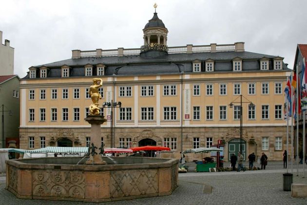 Eisenach - der Georgsbrunnen vor dem Stadtschloss am Markt Eisenach - der Georgsbrunnen vor dem Stadtschloss am Markt