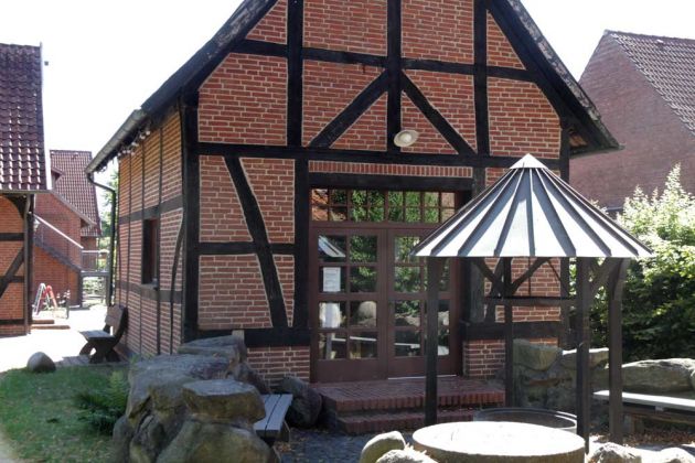 Mardorf - der Brunnen am Aloys-Bunge-Platz Mardorf - der Brunnen am Aloys-Bunge-Platz