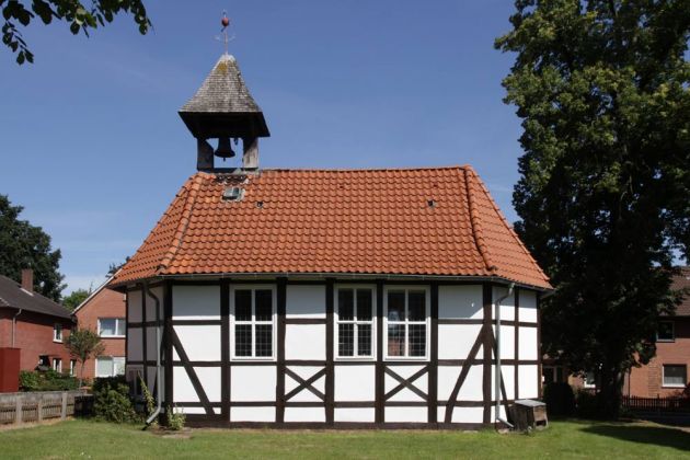 Mardorf - die Christus-Kapelle wurde mit ihrem achteckigen Grundriss aus dem Jahre 1722 Mardorf - die Christus-Kapelle wurde mit ihrem achteckigen Grundriss aus dem Jahre 1722