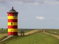 Der Pilsumer Leuchtturm bei Krummhörn, der bekannte Leuchtturm aus dem Otto-Film - Niedersachsen, Ostfriesland