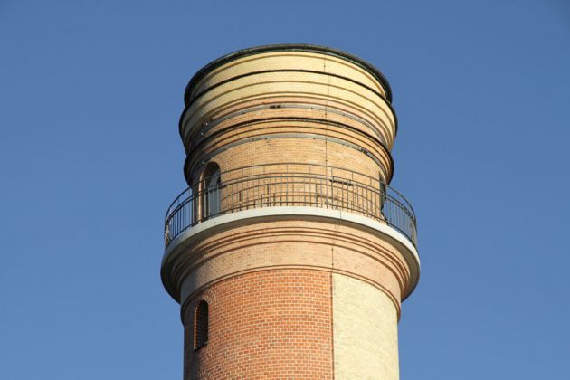 Alter Leuchtturm Travemünde an der Ostseeküste von Schleswig-Holstein - Höhe 31 Meter, ältester Leuchtturm Deutschlands, erste urkundliche Erwähnung im Jahre 1330 Alter Leuchtturm Travemünde an der Ostseeküste von Schleswig-Holstein - Höhe 31 Meter, ältester Leuchtturm Deutschlands, erste urkundliche Erwähnung im Jahre 1330