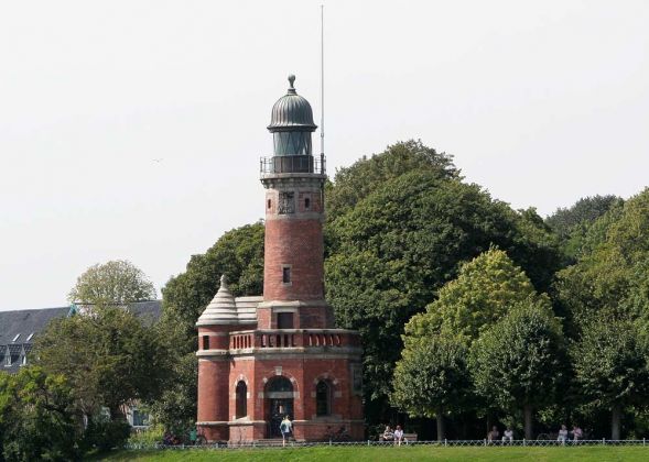 Leuchtfeuer Kiel, Holtenauer Schleusen Nordseite, roter Backsteinturm - Kieler Förde