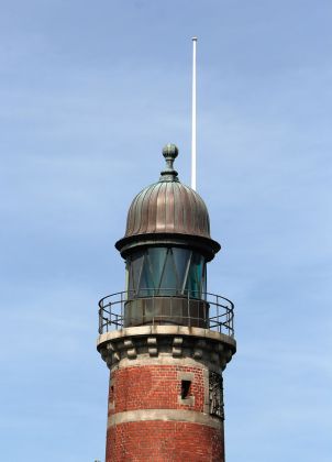 Leuchtfeuer Kiel, am Thiessenkai der Holtenauer Schleusen Nordseite, ein roter Backsteinturm, Höhe 20 Meter, Bauzeit 1887 bis 1895 Leuchtfeuer Kiel, am Thiessenkai der Holtenauer Schleusen Nordseite, ein roter Backsteinturm, Höhe 20 Meter, Bauzeit 1887 bis 1895