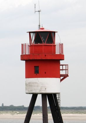 Insel Borkum - Dreibeinbake Fischerbalje am Kopf des Borkumer Leitdamms, fünfzehn Meter hohes Orientierungsfeuer seit 1961 Insel Borkum - Dreibeinbake Fischerbalje am Kopf des Borkumer Leitdamms, fünfzehn Meter hohes Orientierungsfeuer seit 1961
