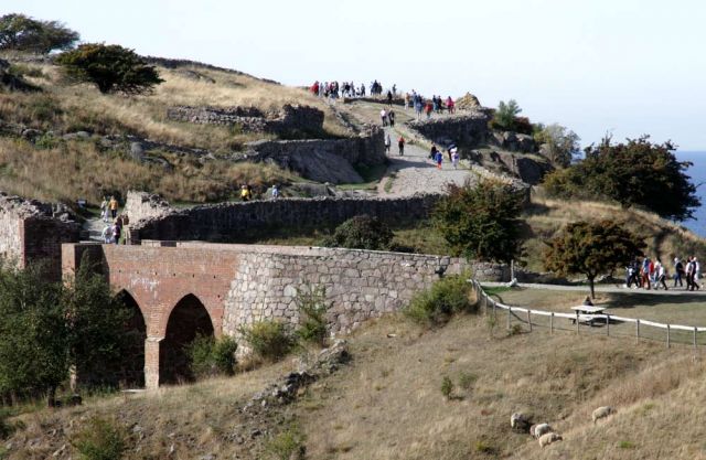 Aufgang zur Burgruine Hammershus auf Bornholm Aufgang zur Burgruine Hammershus auf Bornholm