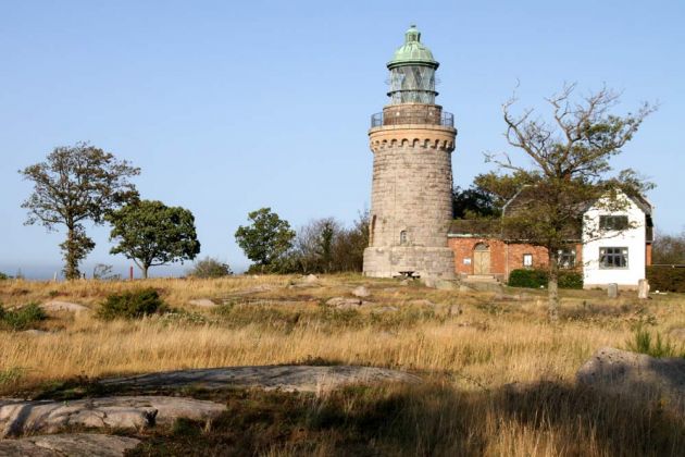 Der Leuchtturm Hammerfyr oder Store Fyr auf dem Hammeren bei Sandvig, Baujahr 1871 - Bornholm, Dänemark Der Leuchtturm Hammerfyr oder Store Fyr auf dem Hammeren bei Sandvig, Baujahr 1871 - Bornholm, Dänemark