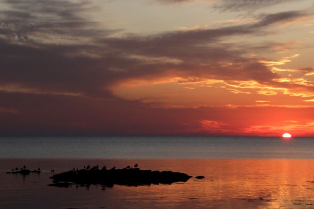 Sonnenaufgang nahe des Hafens von Sandvig Sonnenaufgang nahe des Hafens von Sandvig