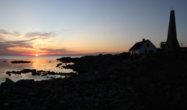 Sonnenaufgang nahe des Hafens von Sandvig auf Bornholm Sonnenaufgang nahe des Hafens von Sandvig auf Bornholm