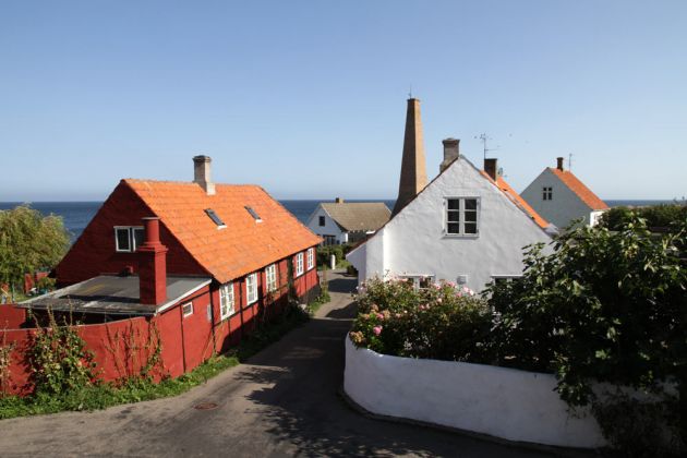 Blick aus dem Fenster unseres Ferienhauses - Strandpromenaden in Sandvig, Bornholm Blick aus dem Fenster unseres Ferienhauses - Strandpromenaden in Sandvig, Bornholm