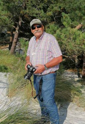 Unser Autor und Fotograf Helmut Möller auf der Fotopirsch in Dueodde Unser Autor und Fotograf Helmut Möller auf der Fotopirsch in Dueodde