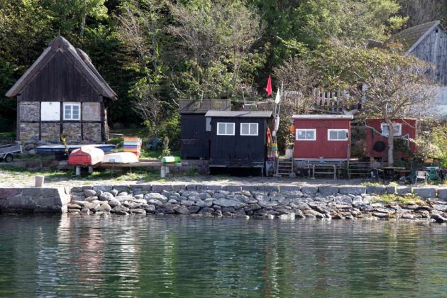 Am Helligpeder Havn - der Hafen des Fischerrdorfes Helligpeder auf Bornholm Am Helligpeder Havn - der Hafen des Fischerrdorfes Helligpeder auf Bornholm