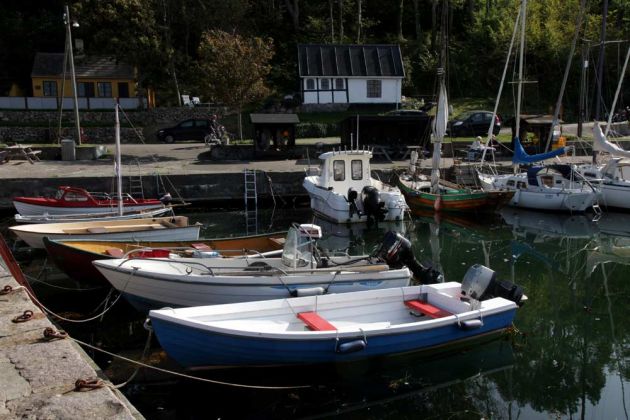 Helligpeder Havn - der Hafen des Fischerrdorfes Helligpeder auf Bornholm Helligpeder Havn - der Hafen des Fischerrdorfes Helligpeder auf Bornholm