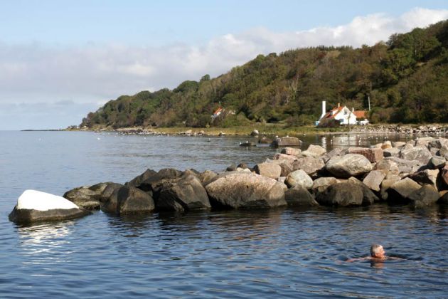 Die Ostseeküste zwischen Helligpeder und Teglkås auf Bornholm Die Ostseeküste zwischen Helligpeder und Teglkås auf Bornholm