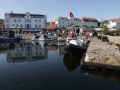 Der Hafen von Sandvig mit dem Starndhotellet und dem Hotel Sandvig Havn