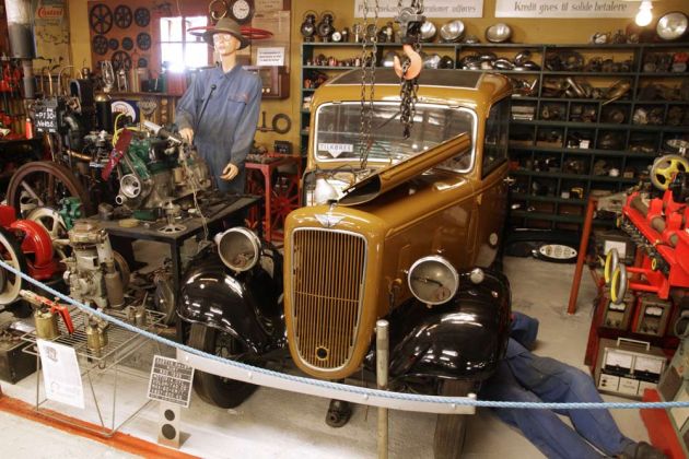 Austin Seven Limousine Ruby - Baujahr 1935 - in einer nachgebauten Werkstatt, Automuseum Bornholm