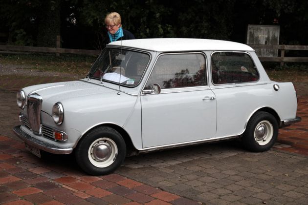 Der Riley Elf Mk. II der Bauzeit von 1963 bis 1966 ist ein echter BMC-Mini, hat aber einen angesetztem Kofferraum Der Riley Elf Mk. II der Bauzeit von 1963 bis 1966 ist ein echter BMC-Mini, hat aber einen angesetztem Kofferraum