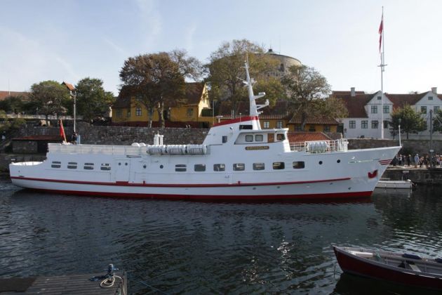 Der Ausflugs- und Postdampfer Ertholm am Anleger von Christiansø