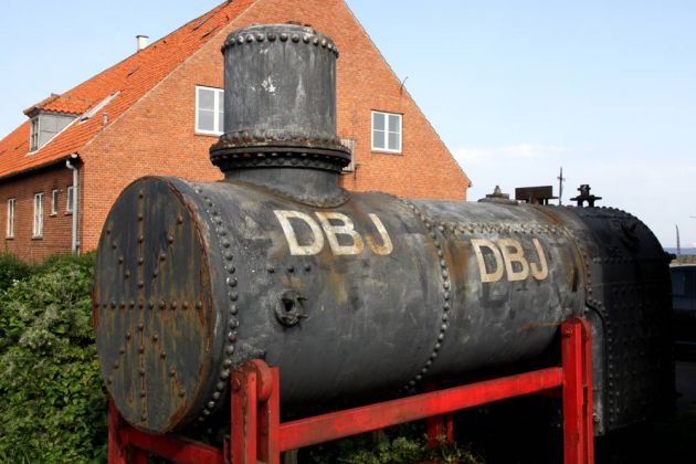 Der Kessel der Dampflok DBJ Nr. 16 im Aussengelände des   Bornholmer Eisenbahnmuseums, Nexø