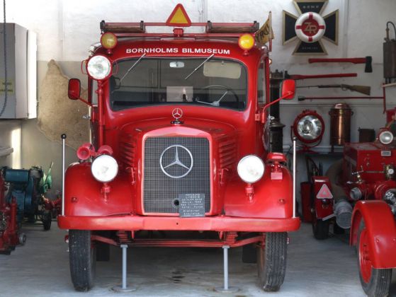 Ein Mercedes-Benz L-1500-S Feuerwehr-Fahrzeug des Baujahres 1943 – Automuseum Bornholm Ein Mercedes-Benz L-1500-S Feuerwehr-Fahrzeug des Baujahres 1943 – Automuseum Bornholm