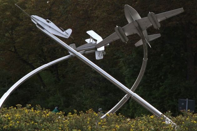 Rechlin - Skulptur vor dem Luftfahrttechnischen Museum