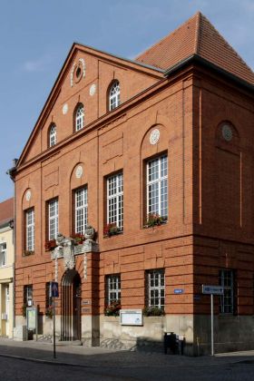 Tangermünde in der Altmark - die Stadtverwaltung Tangermünde in der Langen Strasse, Ecke Notpforte Tangermünde in der Altmark - die Stadtverwaltung Tangermünde in der Langen Strasse, Ecke Notpforte