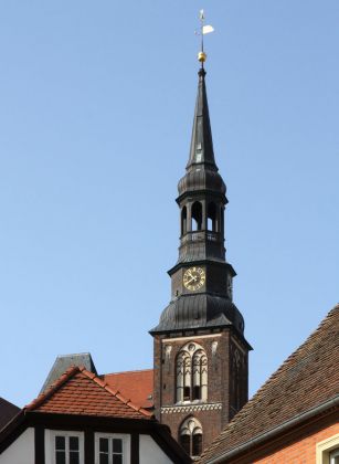 Tangermünde in der Altmark - der 87,5 Meter hohe Turm der St. Stephan Kirche ist der höchste Kirchturm der Altmark Tangermünde in der Altmark - der 87,5 Meter hohe Turm der St. Stephan Kirche ist der höchste Kirchturm der Altmark
