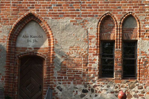 Tangermünde in der Altmark - die spätgotische Alte Kanzlei der Burg Tangermünde Tangermünde in der Altmark - die spätgotische Alte Kanzlei der Burg Tangermünde