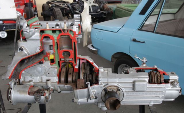Der Zweizylinder-Zweitakt-Motor des Trabant - ein Schnittmodell im Technikmuseum Pütnitz