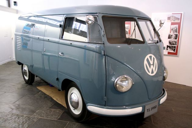 Volkswagen-Kastenwagen T 1, Baujahr 1950 – einer der ältesten noch erhaltenen VW-Transporter aus der Sammlung der VW-Bullihalle