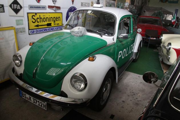 Dieser VW 1303 des Baujahres 1974 war elf lange Jahre im Einsatz bei der Polizeidirektion Braunschweig - Automuseum Braunschweig Dieser VW 1303 des Baujahres 1974 war elf lange Jahre im Einsatz bei der Polizeidirektion Braunschweig - Automuseum Braunschweig