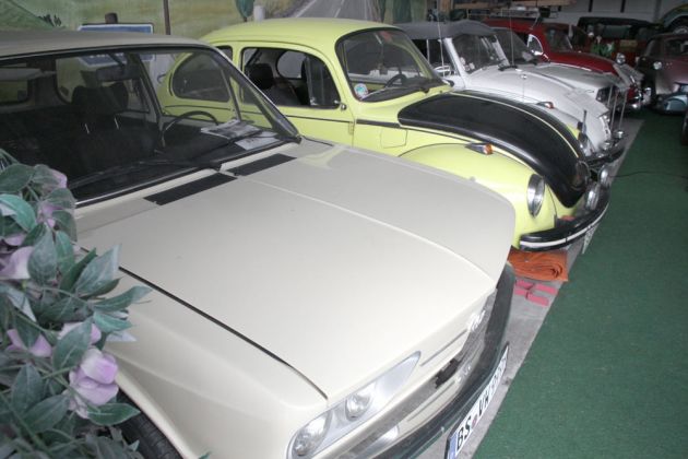 Verschiedene Volkswagen-Modelle in der grossen Halle des Automuseums Braunschweig Verschiedene Volkswagen-Modelle in der grossen Halle des Automuseums Braunschweig