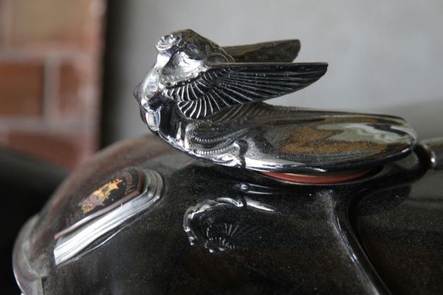 Mit vorgestreckter Brust thront dieser fliegende Engel auf dem Kühlerdeckel eines Hanko ‚Rheingold‘ - Automuseum Braunschweig Mit vorgestreckter Brust thront dieser fliegende Engel auf dem Kühlerdeckel eines Hanko ‚Rheingold‘ - Automuseum Braunschweig