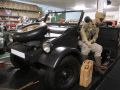 VW Kübelwagen Typ 82 der deutschen Wehrmacht mit Wüstenrad auf der Vorderhaube, restauriert - Grundmann's VW-Sammlung, Hessisch Oldendorf