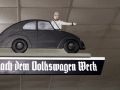 Der original Wegweiser zum Volkswagenwerk in Wolfsburg - Grundmann's Volkswagen-Sammlung in Hessisch Oldendorf