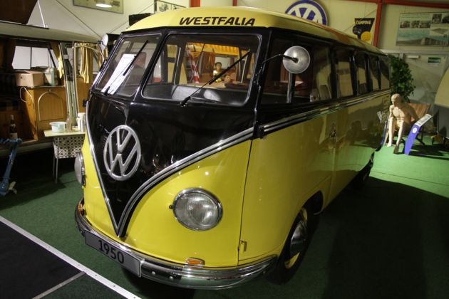 Volkswagen Bus T 1, Baujahr 1950 - Kombi 'Westfalia Campingbox' - einer der ersten VW-Transporter, der zum Camper-Van ausgebaut wurde Volkswagen Bus T 1, Baujahr 1950 - Kombi 'Westfalia Campingbox' - einer der ersten VW-Transporter, der zum Camper-Van ausgebaut wurde