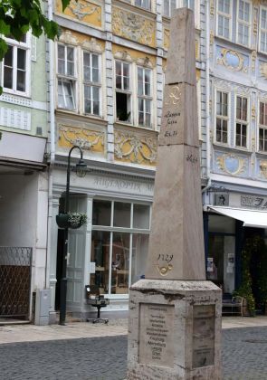 Bad Langensalza - die historische Postsäule von 1729 in der Marktstrasse, Bestandteil des europäischen Fernpostkurses Moskau-Amsterdam Bad Langensalza - die historische Postsäule von 1729 in der Marktstrasse, Bestandteil des europäischen Fernpostkurses Moskau-Amsterdam