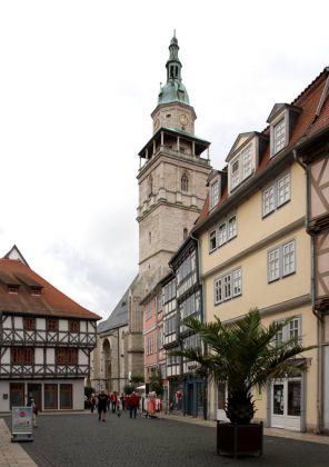 Bad Langensalza - die Marktstrasse mit dem Turm der Marktkirche St. Bonifacius Bad Langensalza - die Marktstrasse mit dem Turm der Marktkirche St. Bonifacius